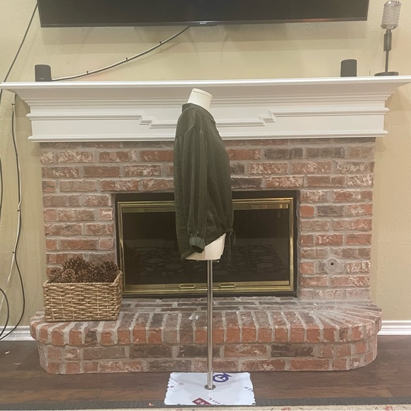 Long bishop sleeve olive green button down top / XS / Excellent condition - Picture 12 of 17